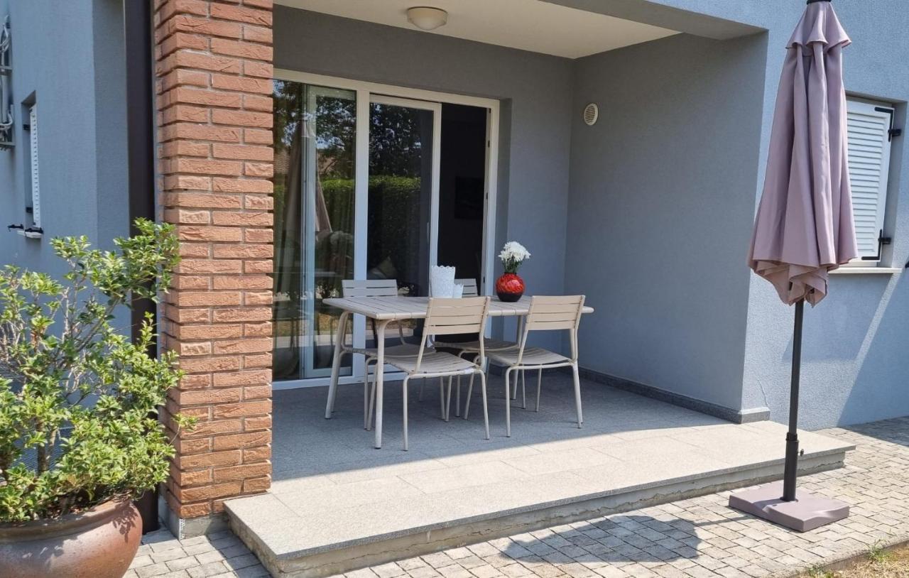 Casa Emma With Pool Apartment Porec Ngoại thất bức ảnh