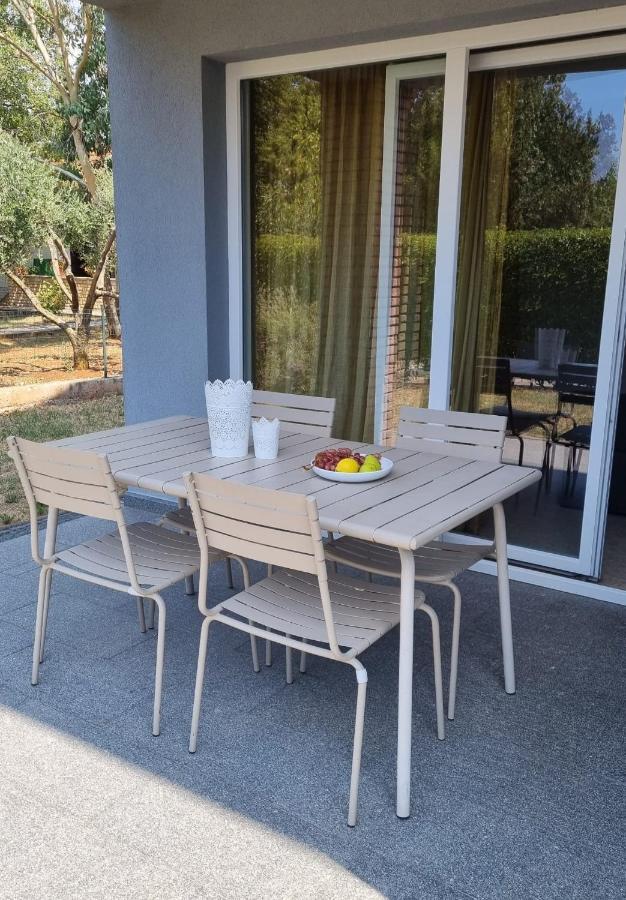 Casa Emma With Pool Apartment Porec Ngoại thất bức ảnh